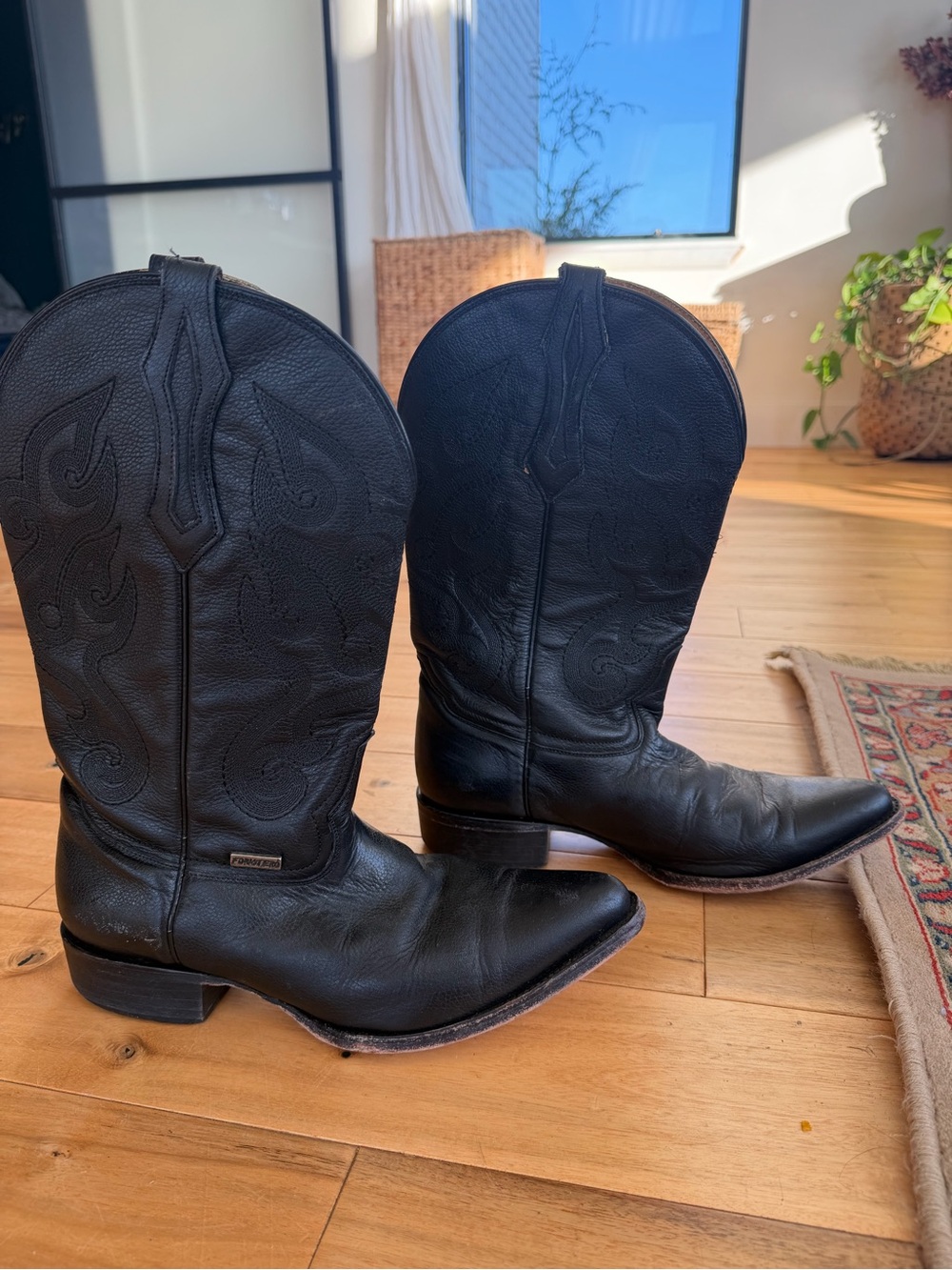Classic Black Leather Western Cowboy Boots - Men's 8/ Womens 9.5